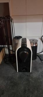 Krups nespresso apparaat met melkopschuimer en cuphouder, Witgoed en Apparatuur, Koffiezetapparaten, Ophalen of Verzenden, Zo goed als nieuw