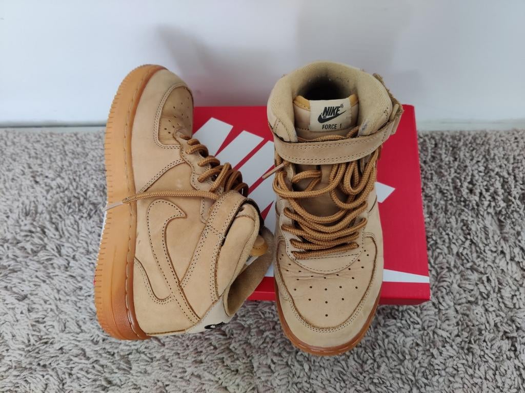 Nike Airforce 1 bruin middelhoog, Jongen of Meisje, Overige typen, Ophalen of Verzenden, Zo goed als nieuw