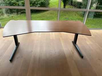 Ahrend Bureau - 2 meter, in hoogte verstelbaar (2x) beschikbaar voor biedingen