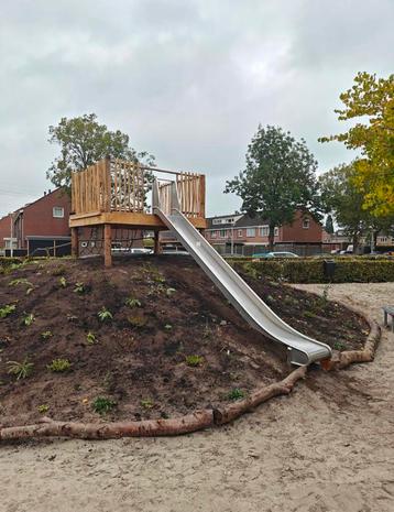Kastanje/Robinia speeltoestellen beschikbaar voor biedingen