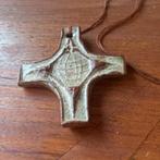 Keramisch kruisje met wereldbol, Ophalen of Verzenden, Kaart of Prent