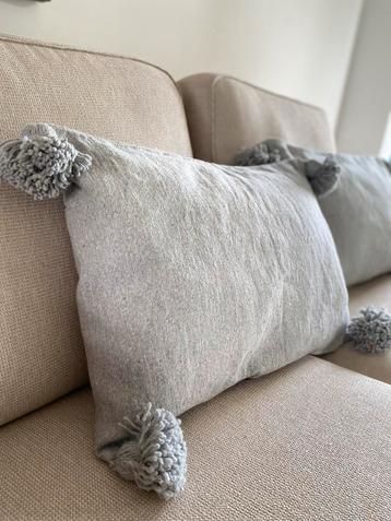 Grijs Pompom Kussen - 60x40 cm beschikbaar voor biedingen