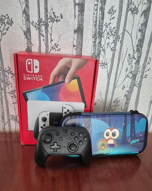 Witte Nintendo Switch OLED met Originele Pro Controller, Spelcomputers en Games, Spelcomputers | Nintendo Switch, Zo goed als nieuw