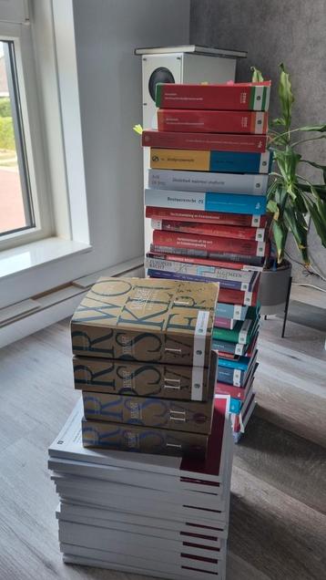 Boeken bachelor UvA rechten beschikbaar voor biedingen