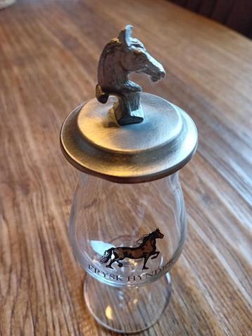 Whiskey glas met los deksel beschikbaar voor biedingen