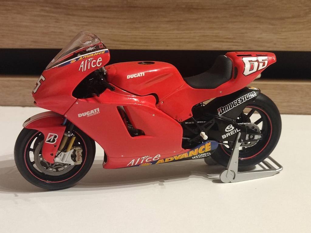Minichamps: Ducati Desmosedici GP5 - Loris Capirossi, Hobby en Vrije tijd, Modelauto's | 1:5 tot 1:12, Nieuw, Motor, 1:9 t/m 1:12