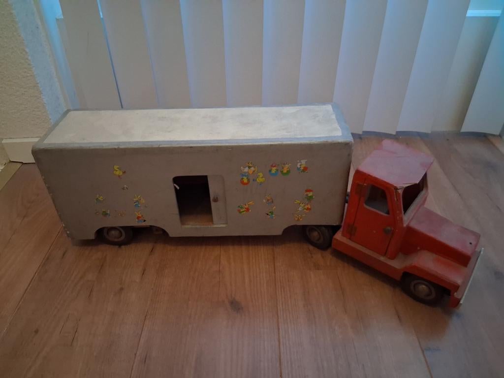 Brocante houten vrachtauto met aanhanger, Kinderen en Baby's, Speelgoed | Houten speelgoed, Ophalen of Verzenden, Gebruikt