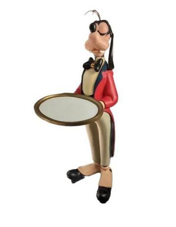 Gezocht! Goofy butler  beschikbaar voor biedingen