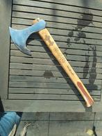 Vikingbijl met eiken steel waarop runen tekens en symbolen, Ophalen of Verzenden