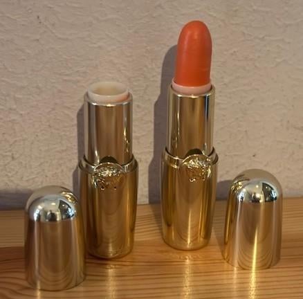 Versace lippenstift + zilver omhulsel met hoofd embleem, Sieraden, Tassen en Uiterlijk, Uiterlijk | Cosmetica en Make-up, Zo goed als nieuw