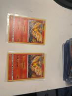2x Moltres Sun & Moon Team Up Pokemon Kaarten, Ophalen of Verzenden, Zo goed als nieuw, Meerdere kaarten, Foil