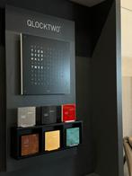 Nieuw Qlocktwo Black pepper Woordklok Klok Tijd in Woorden, Huis en Inrichting, Woonaccessoires | Klokken, Nieuw, Ophalen of Verzenden