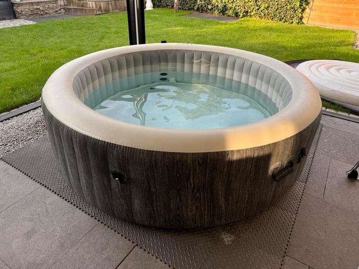Intex pure spa 6 persoons jacuzzi (pomp probleem), Tuin en Terras, Bubbelbaden en Hottubs, Zo goed als nieuw, Opblaasbaar, Afdekzeil