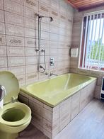 Vintage Badkamer met Groene Accenten, Ophalen, Gebruikt, Met bad