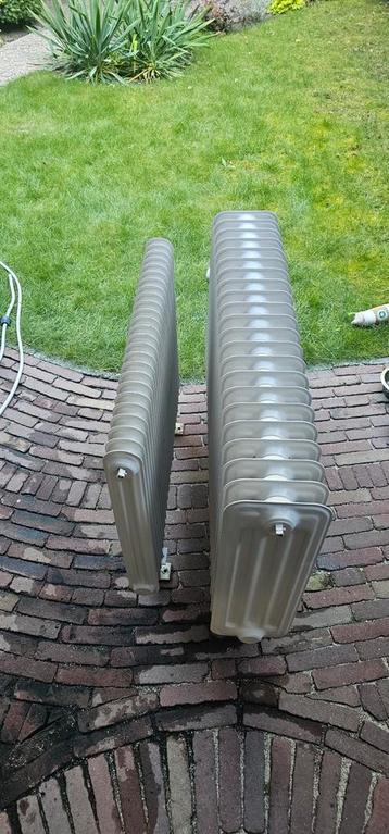 Gietijzeren Kolomradiatoren (2 stuks) beschikbaar voor biedingen