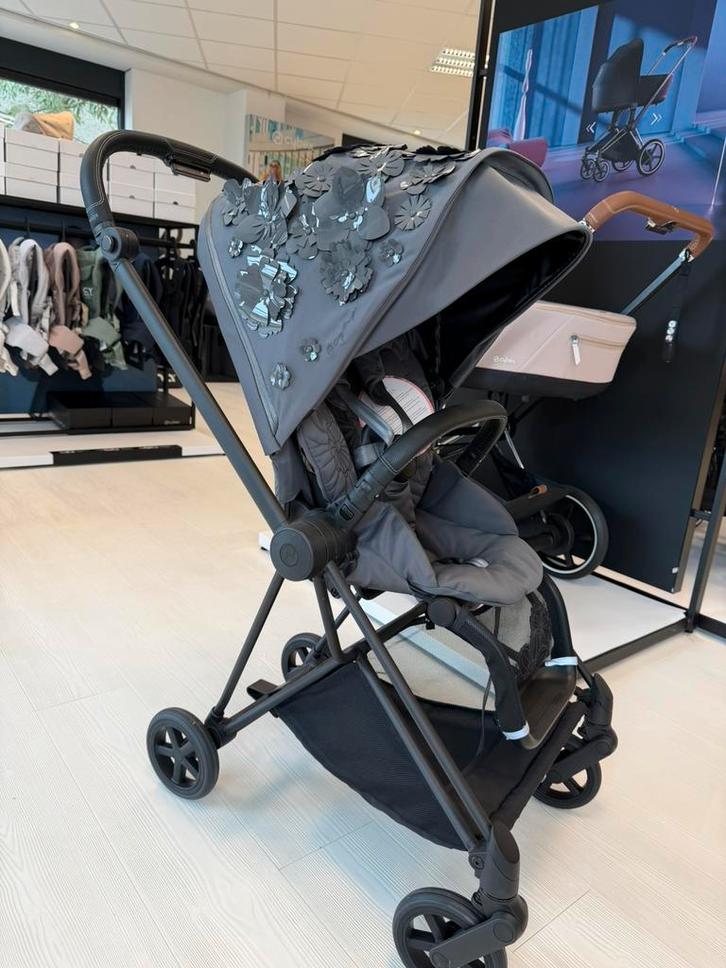 Showmodel Cybex Mios Kinderwagen Simply Flowers Grey, Kinderen en Baby's, Buggy's, Zo goed als nieuw, Ophalen of Verzenden