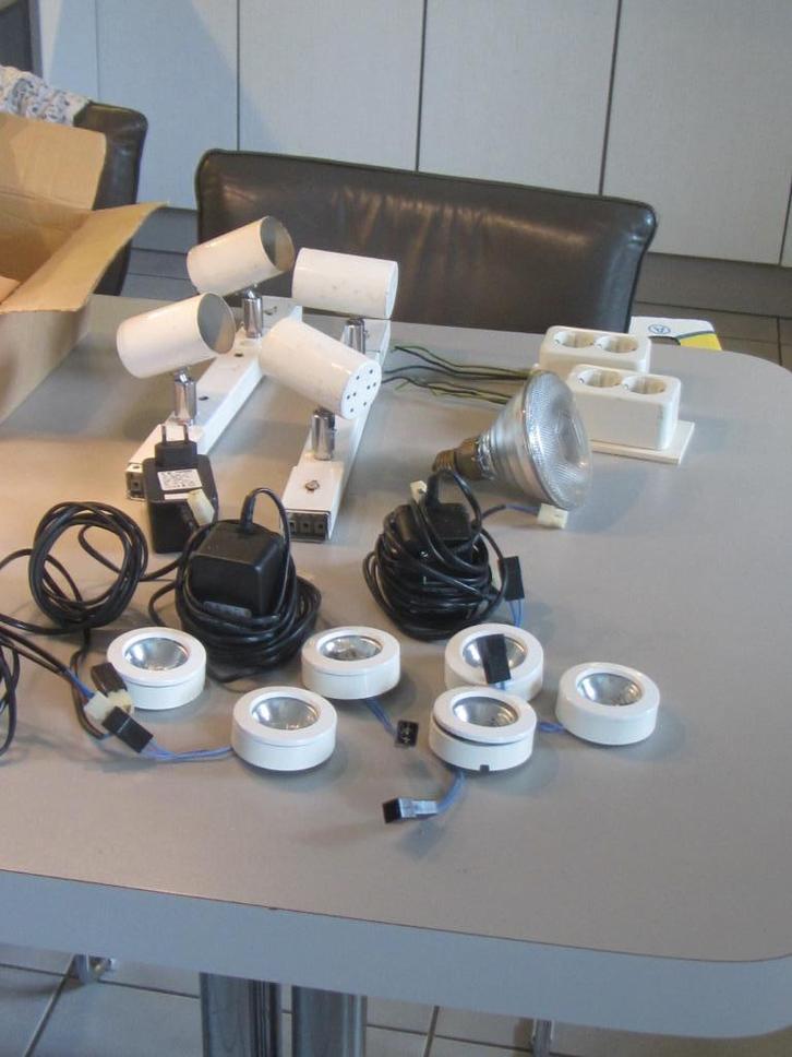 verlichting spots voor standbouw, Huis en Inrichting, Lampen | Spots, Gebruikt, Plafondspot of Wandspot, Metaal of Aluminium, Halogeen