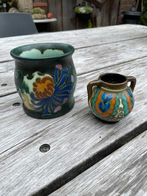 Twee Plateel Vaasjes: Amphora & Gouda, Antiek en Kunst, Antiek | Keramiek en Aardewerk, Ophalen of Verzenden