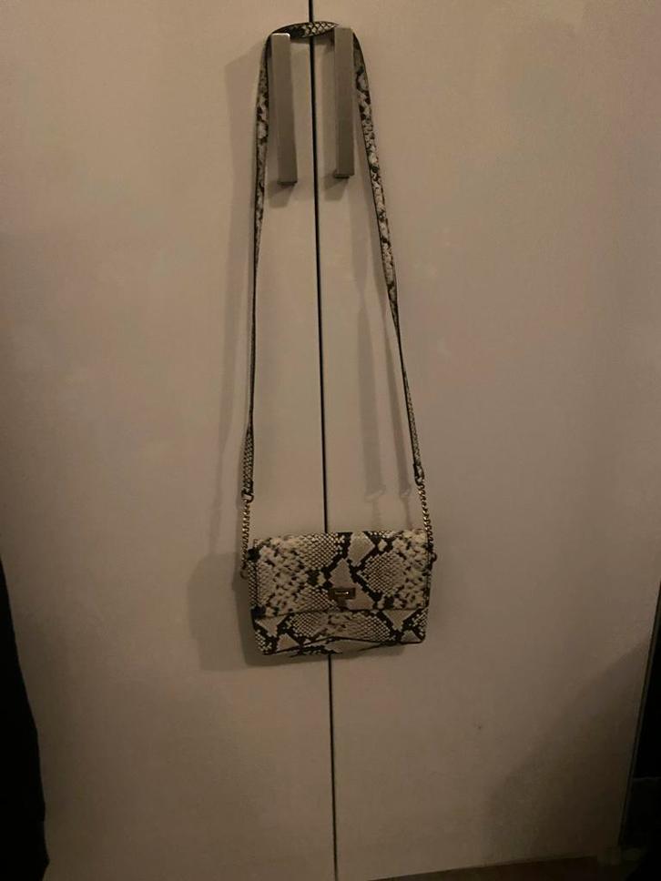 Grijswitte Schoudertas, Sieraden, Tassen en Uiterlijk, Tassen | Damestassen, Zo goed als nieuw, Schoudertasje, Grijs, Ophalen of Verzenden