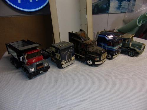 5 x oude amerikaanse trucks mack autocar kieper  1;25, Hobby en Vrije tijd, Modelbouw | Auto's en Voertuigen, Gebruikt, Truck