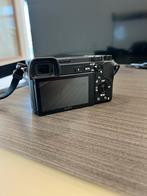 Sony A6300 (with 16–50mm lens and 2 batteries), Audio, Tv en Foto, Fotocamera's Digitaal, Ophalen of Verzenden, Zo goed als nieuw