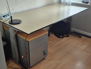 in hoogte verstelbaar Bureau