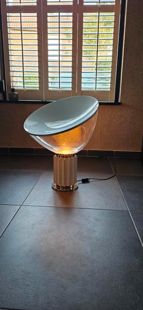 Flos Taccia tafellamp, Huis en Inrichting, Lampen | Tafellampen, Zo goed als nieuw, 50 tot 75 cm, Glas, Metaal, Ophalen