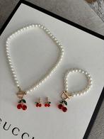 Sieradenset met parels en kersen, Ophalen of Verzenden, Nieuw, Wit, Met hanger