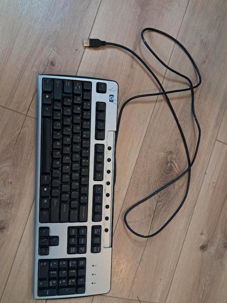Oud en vies toetsenbord, Computers en Software, Toetsenborden, Gebruikt, Qwerty, Bedraad, Ophalen