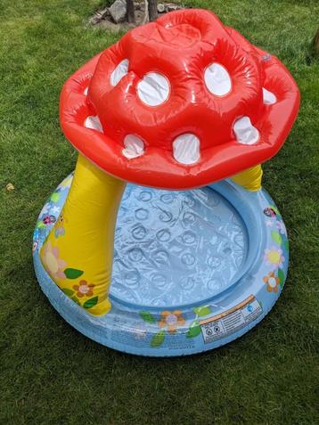 Intex paddestoel zwembadje beschikbaar voor biedingen