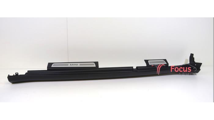 Zijskirt links van een Mini Countryman, Auto-onderdelen, Carrosserie en Plaatwerk, Mini, Gebruikt, 6 maanden garantie, 12 maanden garantie
