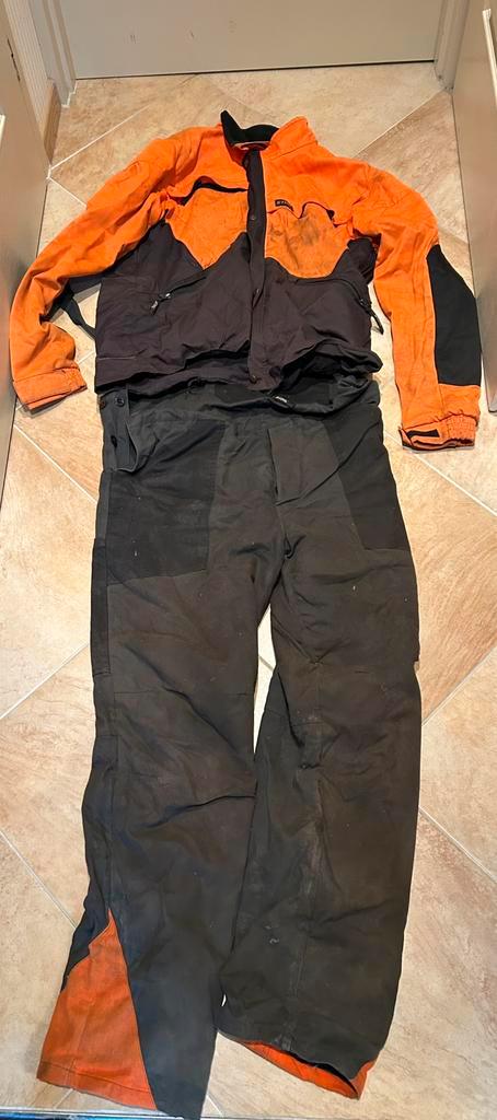 Te Koop: Zaagbroek en zaagjas van het merk Sthil, Tuin en Terras, Werkkleding, Zo goed als nieuw, Overall, Ophalen of Verzenden