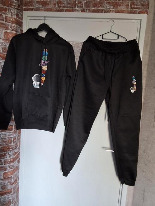 Astronaut Space Planeten Jogging pak 2 delig, Kleding | Heren, Heren-kledingpakketten, Zo goed als nieuw, Maat 48/50 (M), Ophalen of Verzenden