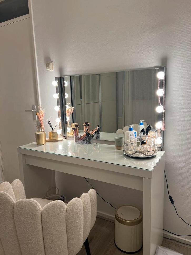 IKEA Kaptafel met Spiegel en Verlichting - Zo Goed Als Nieuw, Huis en Inrichting, Tafels | Kaptafels, Zo goed als nieuw, Minder dan 100 cm