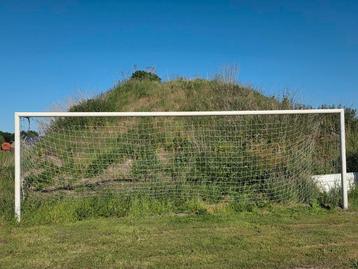 Grote voetbal goal  beschikbaar voor biedingen
