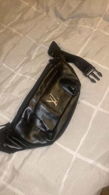 Louis Vuitton heuptas (heren) beschikbaar voor biedingen
