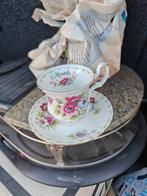 Kop en schotel maart royal albert, Huis en Inrichting, Woonaccessoires | Etagères, Ophalen of Verzenden, Zo goed als nieuw
