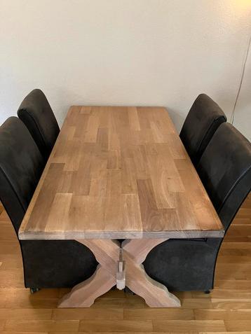Eiken eetkamertafel  beschikbaar voor biedingen