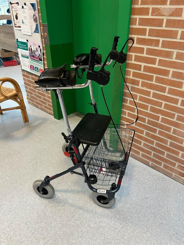 Rollator met armsteunen - kringloop nochris 2.0, Diversen, Rollators, Zo goed als nieuw, Ophalen of Verzenden