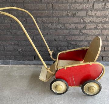 Blikken poppenwagen uit de jaren 50/60 beschikbaar voor biedingen