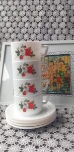 Arcopal mokjes kopjes opaline rode rozenpatro Vintage Retro, Ophalen of Verzenden, Overige typen