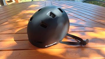 Decathlon btwin zwarte helm (55-59 cm) beschikbaar voor biedingen