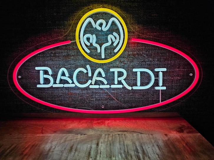 BACARDI led/neonverlichting 35 x 60cm, Verzamelen, Merken en Reclamevoorwerpen, Nieuw, Lichtbak of (neon) lamp, Ophalen of Verzenden