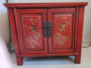 Antiek Chinees kastje - handbeschilderd - rood - 64x46x74 cm beschikbaar voor biedingen