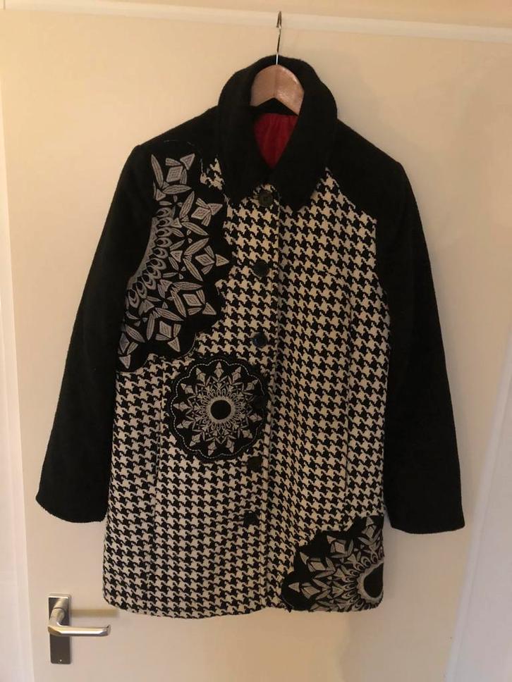 Desigual prachtige jas maat 42,L/M., Kleding | Dames, Jassen | Winter, Zo goed als nieuw, Maat 42/44 (L), Zwart, Ophalen of Verzenden