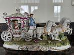 Porselein Grote koets 4 paarden beeld , koetsier en Madam, Antiek en Kunst, Ophalen