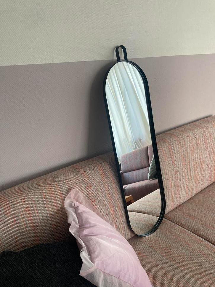 Ferm living Poise ovale spiegel zwart, Huis en Inrichting, Woonaccessoires | Spiegels, Zo goed als nieuw, Minder dan 50 cm, Minder dan 100 cm