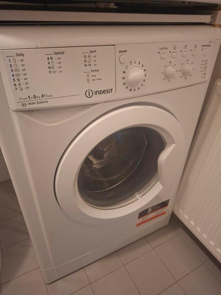 Wasmachine Indesit, Witgoed en Apparatuur, Wasmachines, Gebruikt, Voorlader, 4 tot 6 kg, 85 tot 90 cm, 1200 tot 1600 toeren, Ophalen