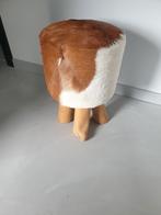 Ptmd  krukje koeienhuid,  sober en stoer, Huis en Inrichting, Krukjes, Ophalen of Verzenden, Zo goed als nieuw, Hout