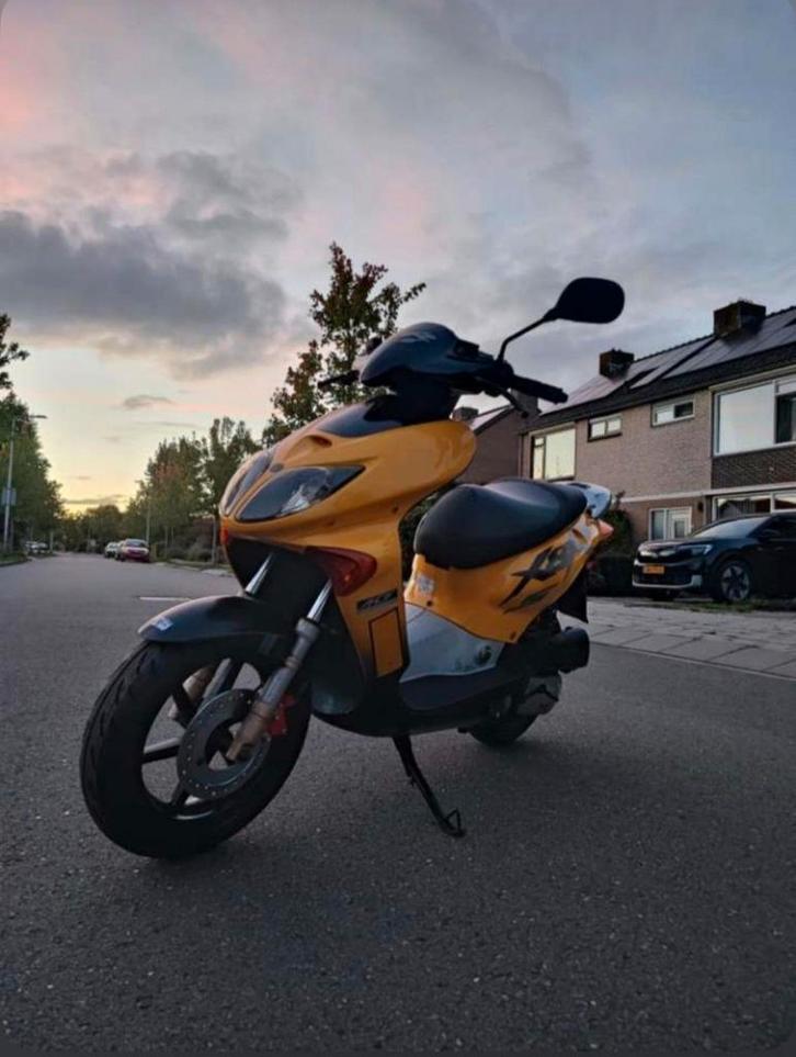 Gezocht! Honda X8R, Fietsen en Brommers, Scooters | Aprilia, Zo goed als nieuw, Overige modellen, Tweetakt, Ophalen